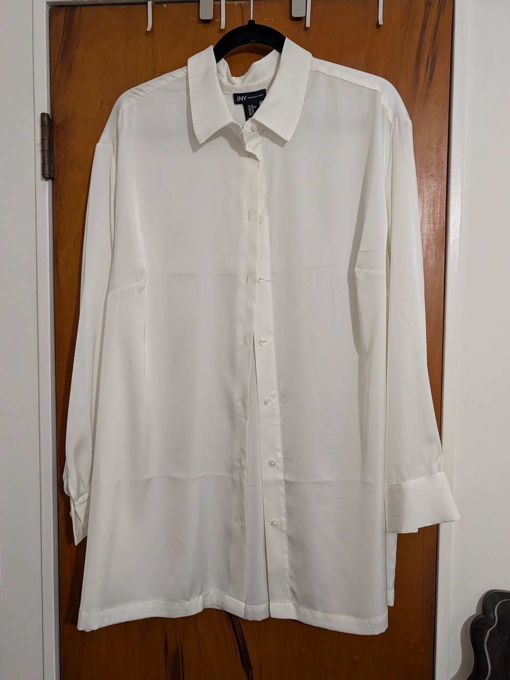 NWOT Jones New York Cream-White Long Sleeve Satin Dress Shirt